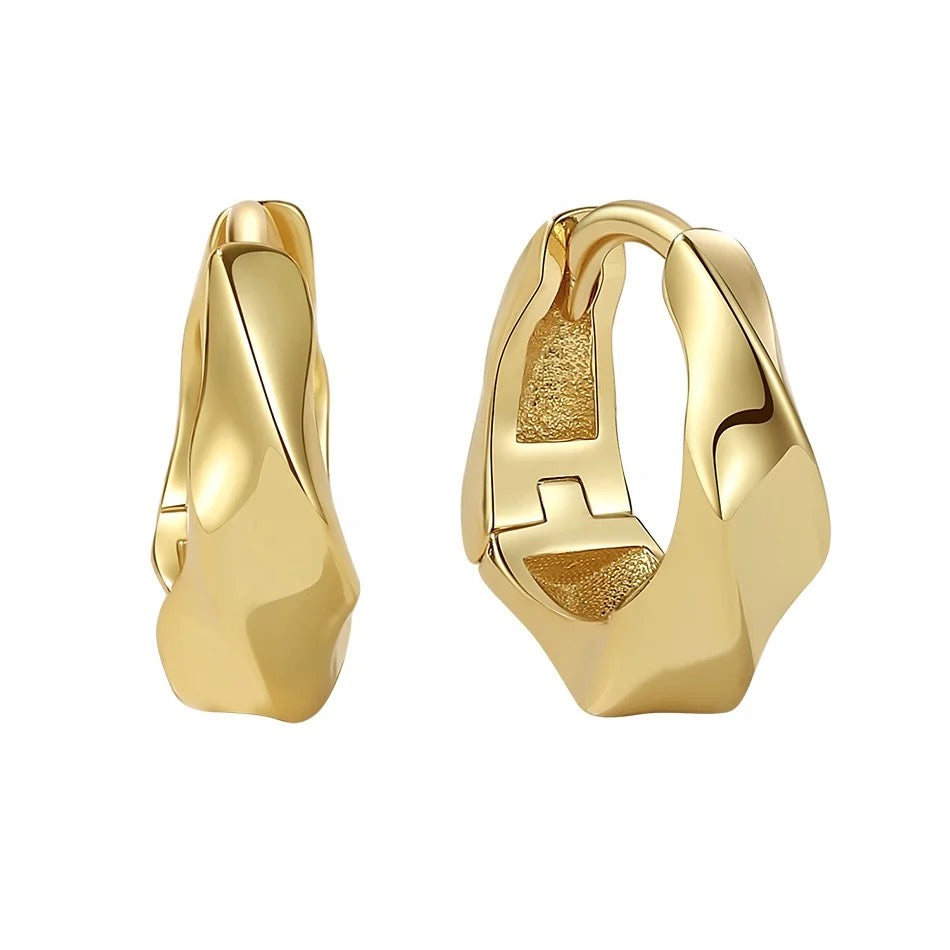 Mercer Huggie Hoop Earrings - Gold